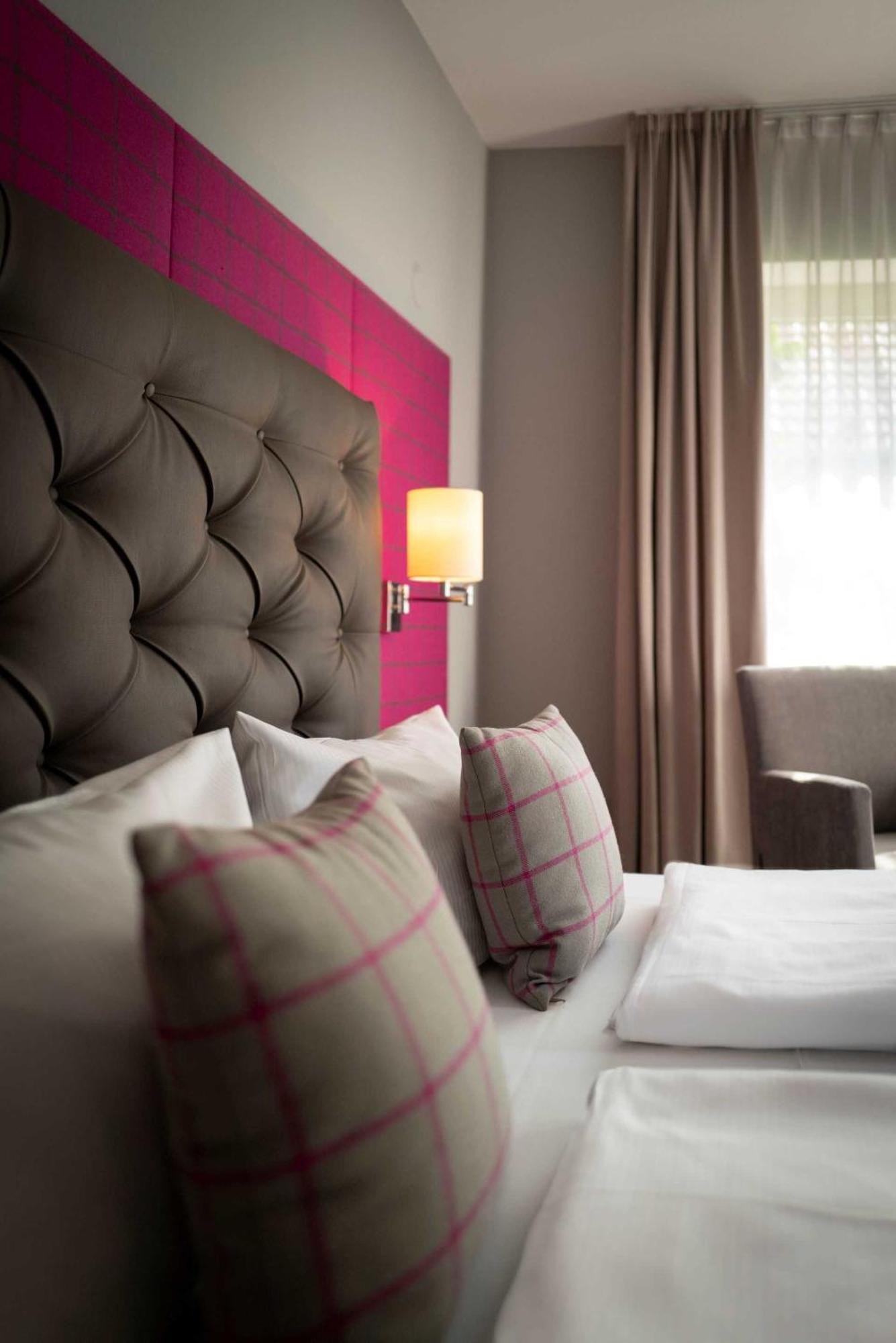Landhotel 3Kronen Adelsdorf Εξωτερικό φωτογραφία