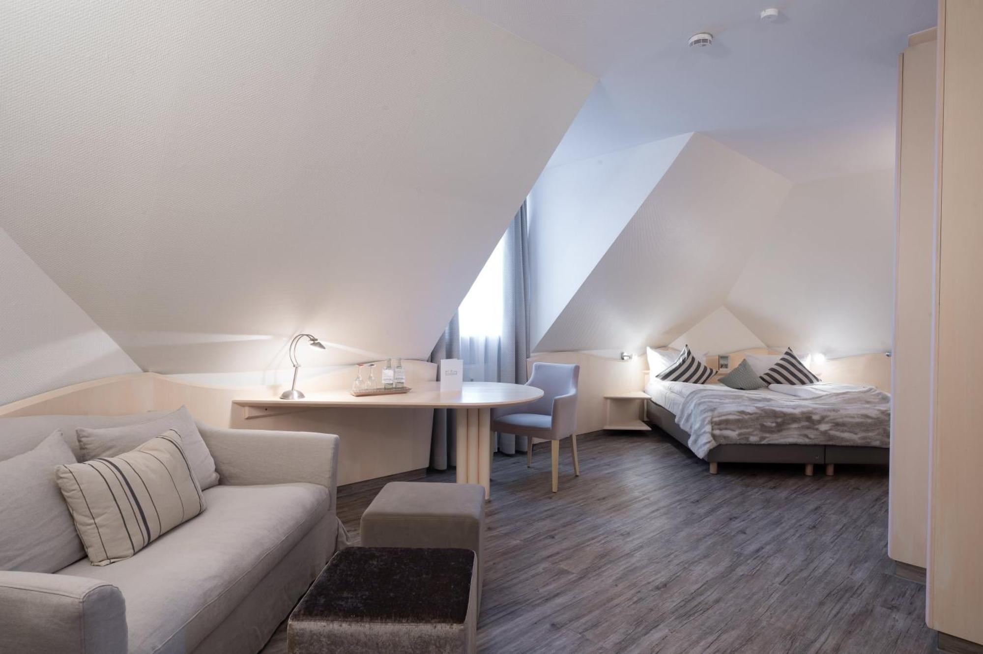 Landhotel 3Kronen Adelsdorf Εξωτερικό φωτογραφία