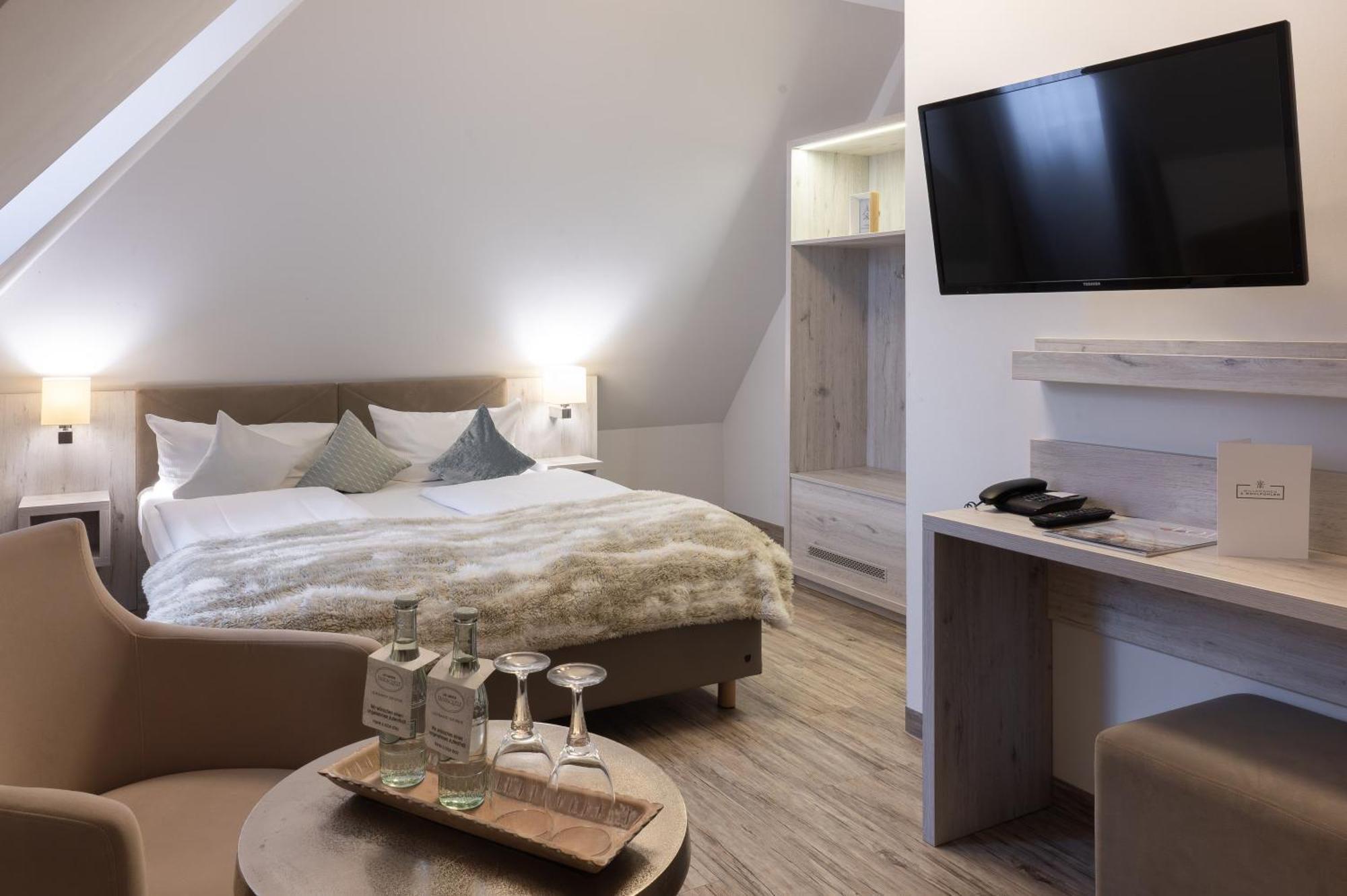 Landhotel 3Kronen Adelsdorf Εξωτερικό φωτογραφία