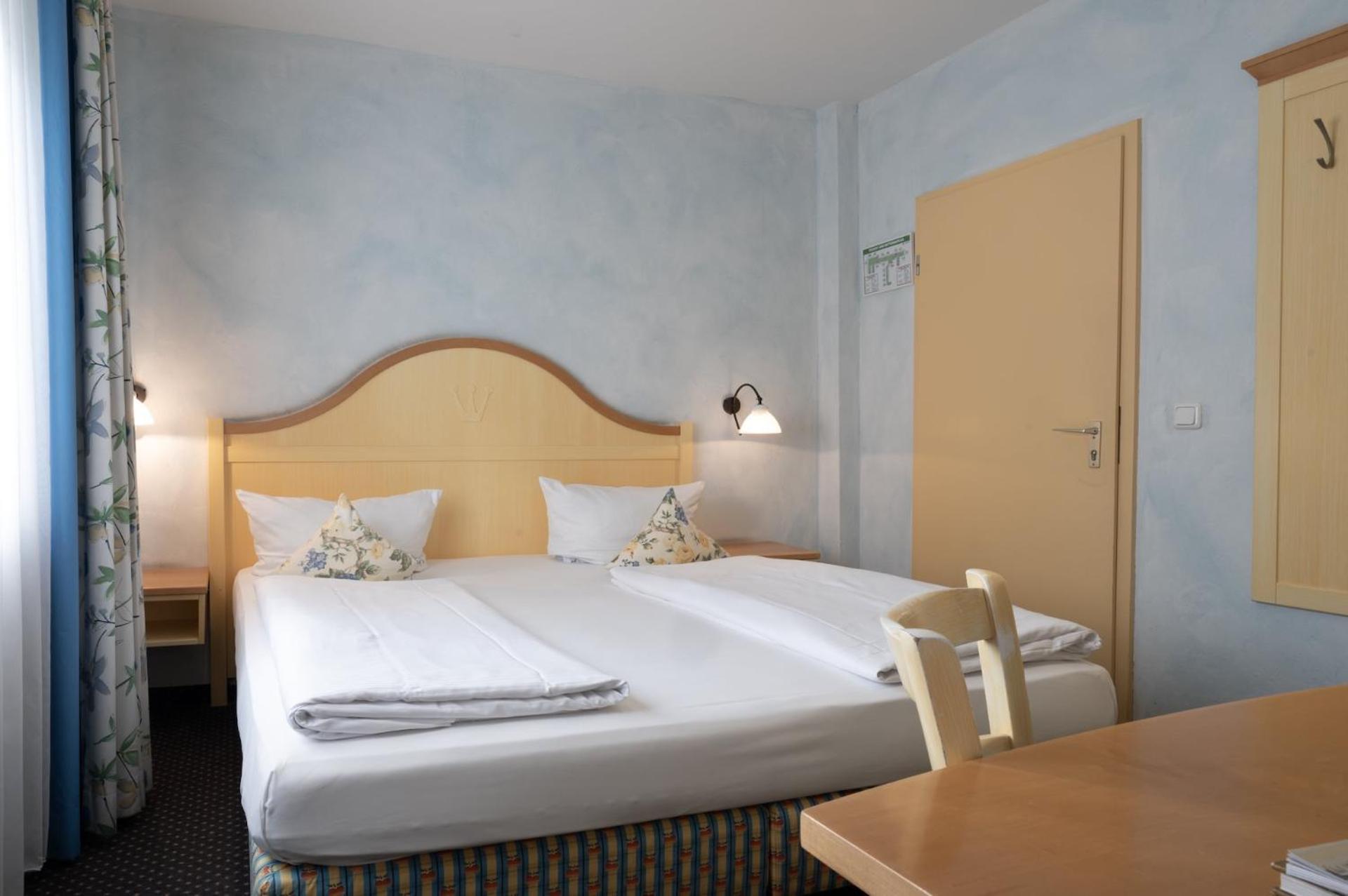 Landhotel 3Kronen Adelsdorf Εξωτερικό φωτογραφία