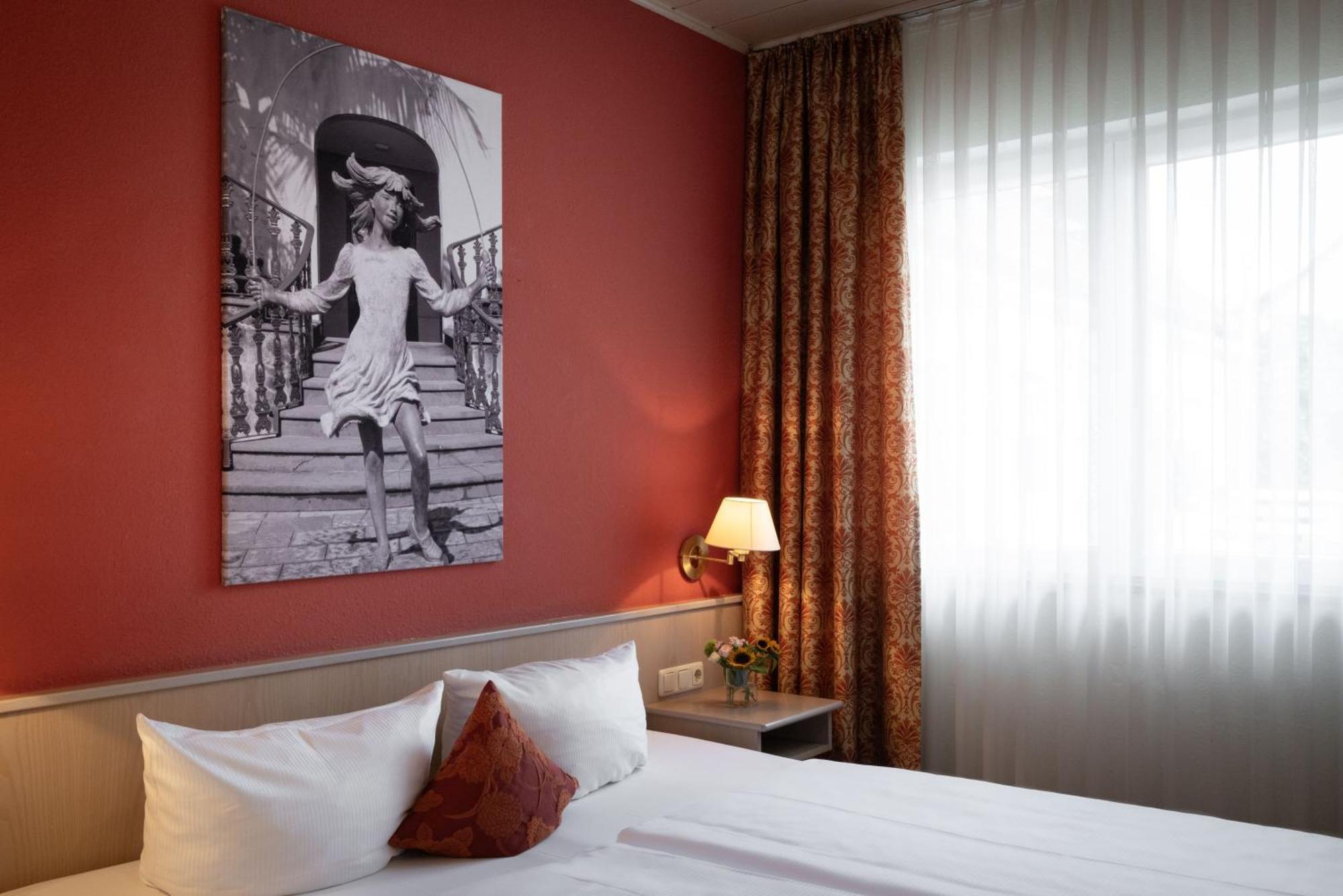 Landhotel 3Kronen Adelsdorf Εξωτερικό φωτογραφία