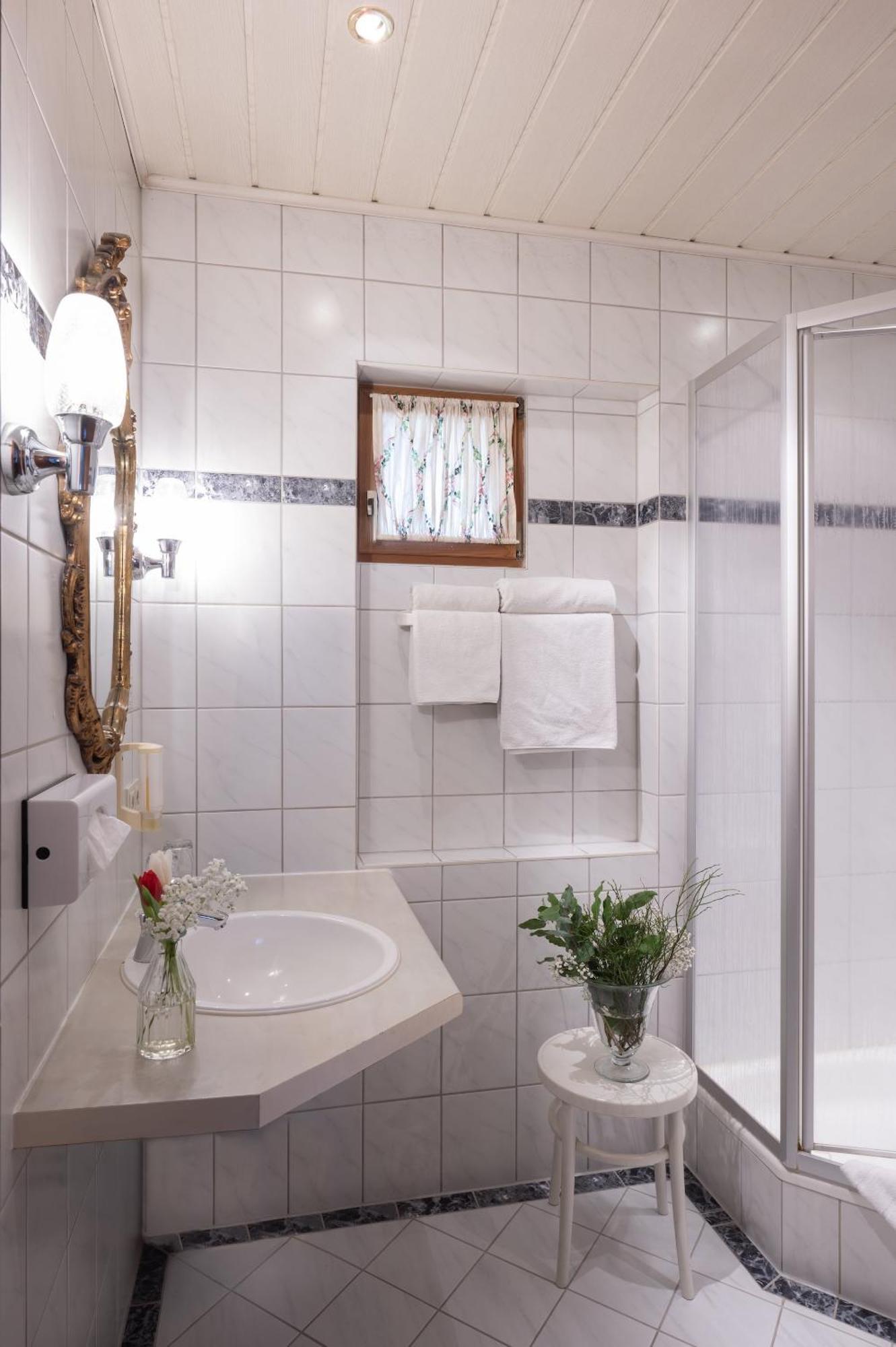 Landhotel 3Kronen Adelsdorf Εξωτερικό φωτογραφία