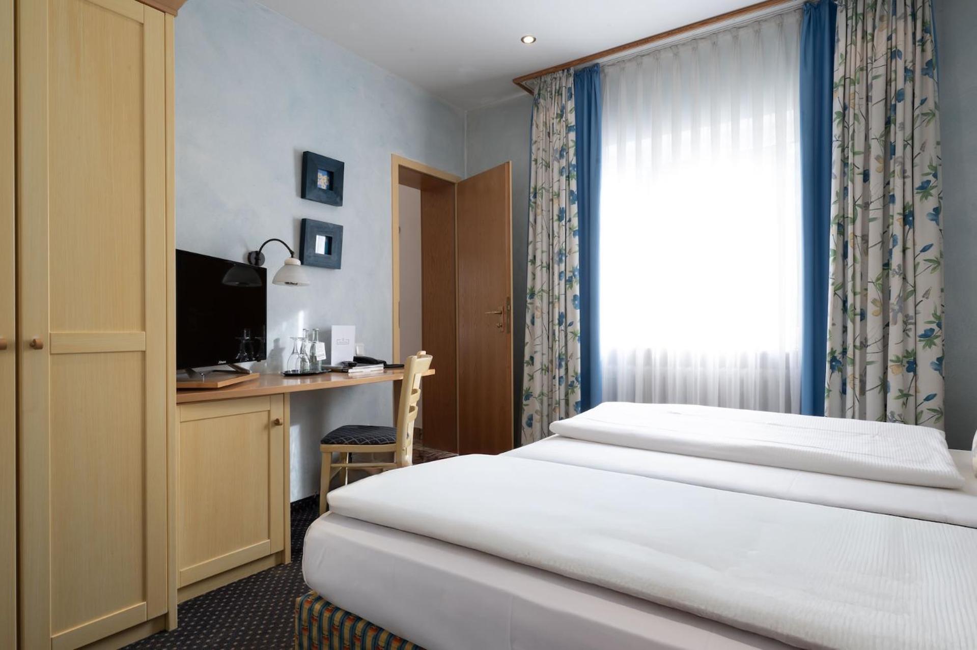 Landhotel 3Kronen Adelsdorf Εξωτερικό φωτογραφία